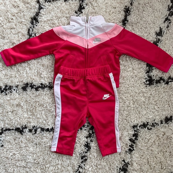 pink nike baby tracksuit